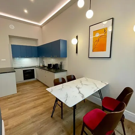 Apartment Golden Queen Center *